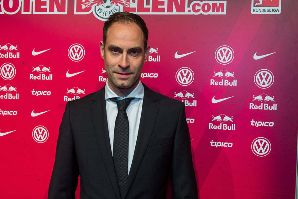 Der Vorstandsvorsitzende Oliver Mintzlaff teilte am Donnerstag in einer Pressekonferenz mit, dass RB sich auf einen Kauf der Red-Bull-Arena geeinigt habe.