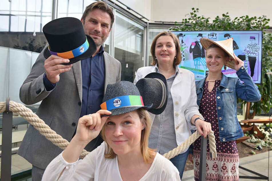 Chapeau! Ralf Schulze (50), Yvonne Buchheim (39), Kirstin Antonelli und Anne Grimm (31) vom C3-Team freuen sich auf das erste Chemnitzer "Hutfestival".