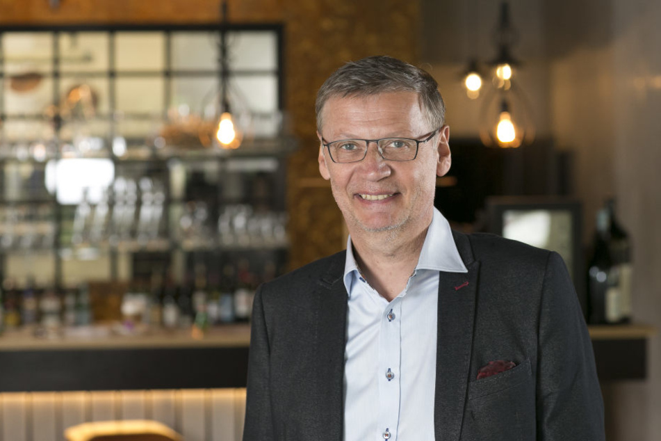 TV-Moderator Günther Jauch (60) beteiligt sich mit einer Spende von 1,5 Millionen Euro am Wiederaufbau des Turms der Potsdamer Garnisonkirche.