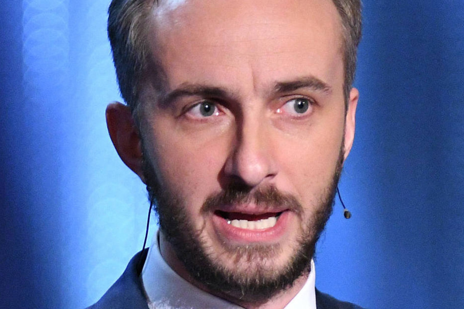 Jan Böhmermann (36), der Mann vom ZDFneo, ist von Kommerzkacke genervt, will aber zum Echo 2018!