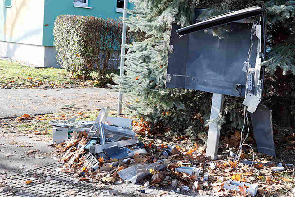 Unbekannte haben insgesamt vier Automaten gesprengt. (Archivbild)