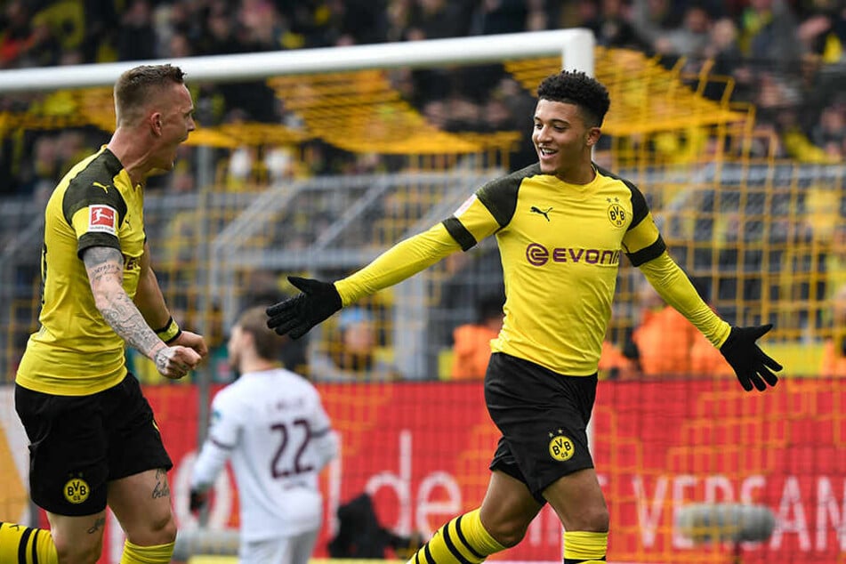 Jadon Sancho (r.) war der Mann des Spiels: Zwei Tore, an vielen Offensivaktionen entscheidend beteiligt und sehr spielfreudig agierte der BVB-Außenbahnspieler.