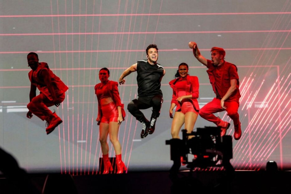 Ex-DSDS-Gewinner Luca Hänni (24) wird den Song "She Got Me" mit jeder Menge Tanzelementen auf die Bühne bringen.