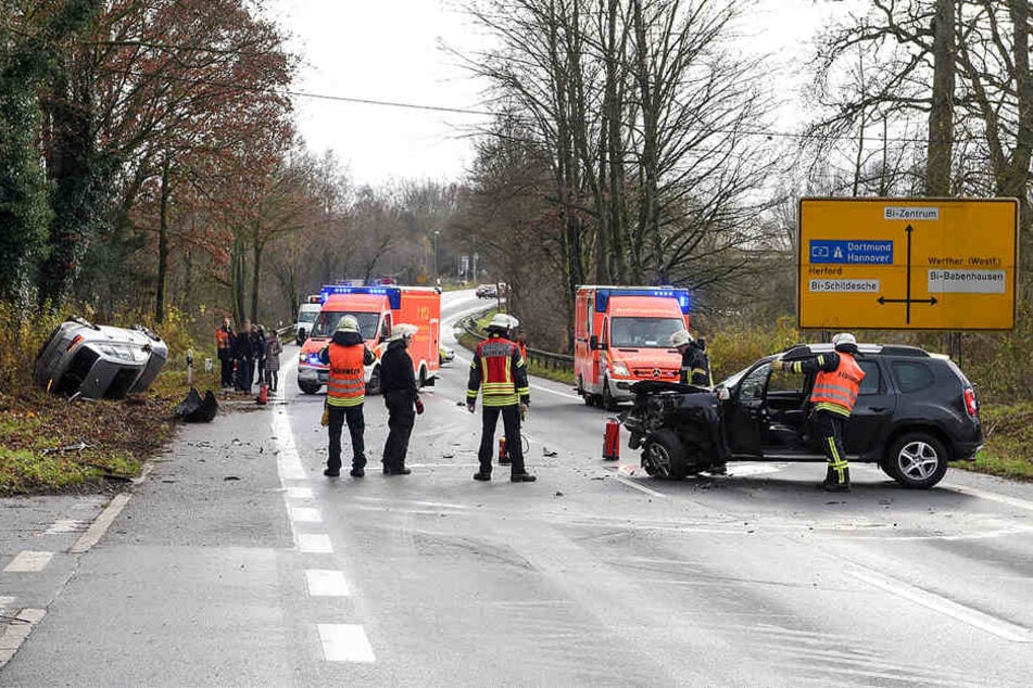 Die Jöllenbecker Straße musste zeitweise in beide Richtungen gesperrt werden.