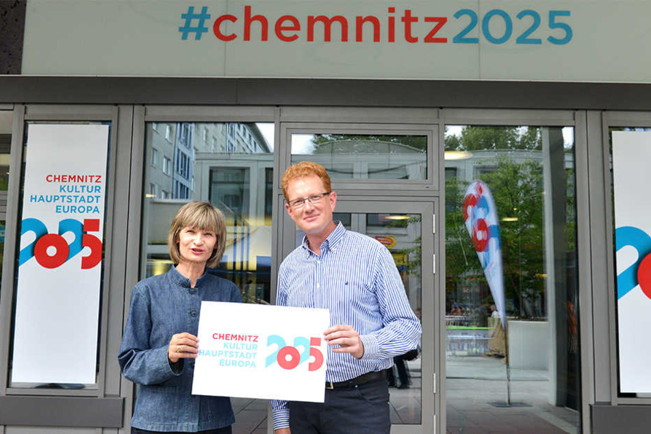 Chemnitz steckt allein 1,2 Millionen Euro in die Bewerbung: Oberbürgermeisterin Barbara Ludwig (56) und Kulturbetriebsleiter Ferenc Csák (42).