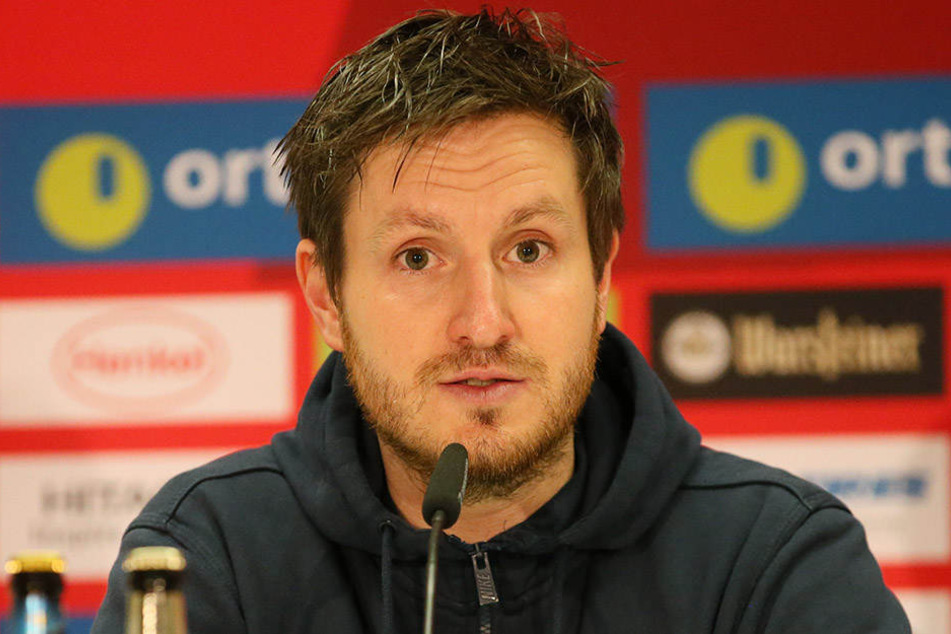 Aue-Coach Hannes Drews bei der PK nach dem Düsseldorf-Spiel.