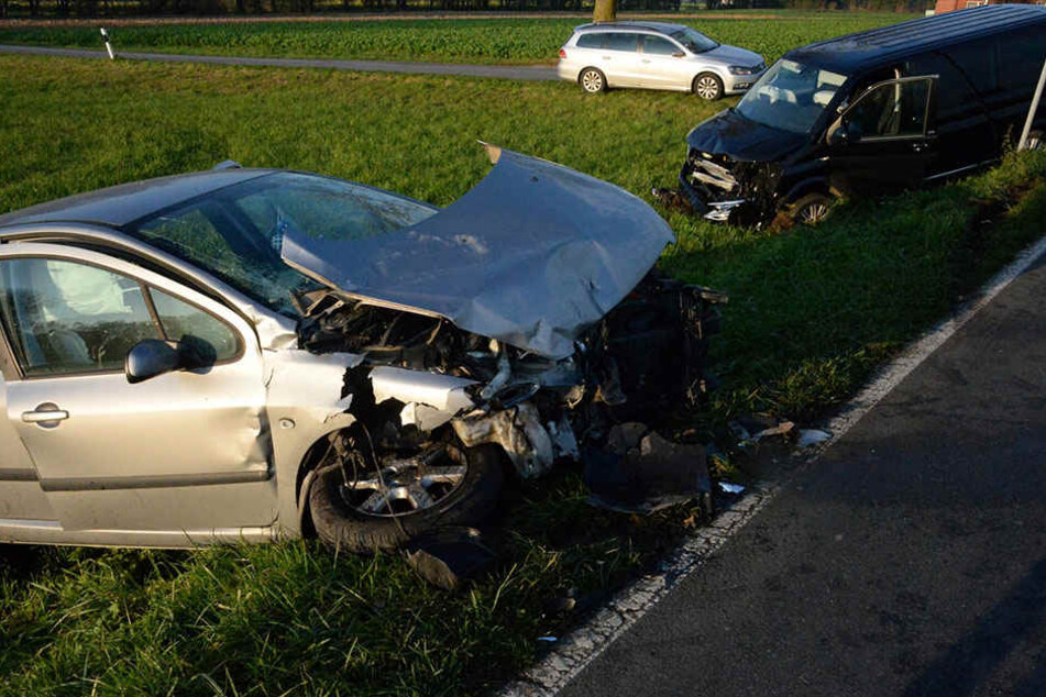Beide Wagen war nach dem Crash nur noch Schrott.