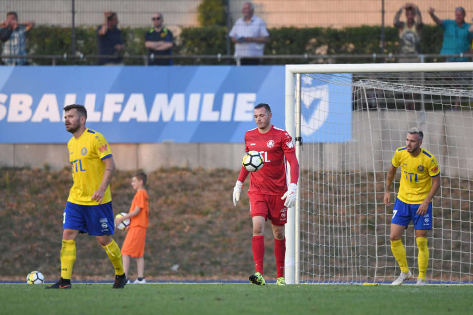 Betrübte Mine bei Lok: Die Leipziger verloren ihr zweites Saisonspiel am Freitagabend mit 1:4 bei Viktoria Berlin.