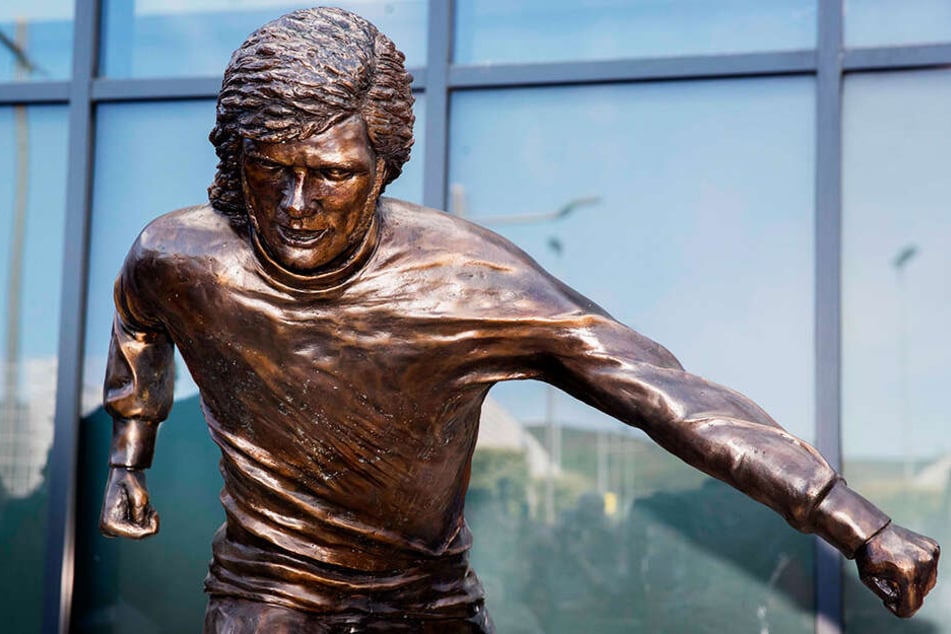 Die Statue von George Best in ihrer ganzen Pracht.
