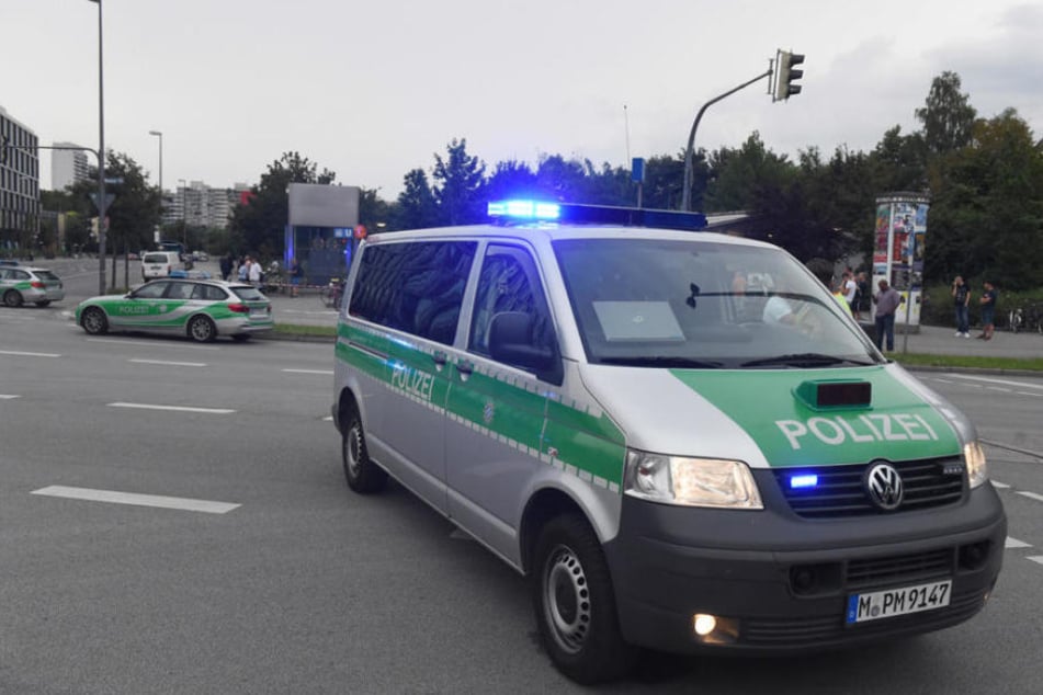 Als sie nach seinem Ausweis fragten, rastete der 20-Jährige aus! Er griff einen Polizisten und zwei Soldaten an. (Symbolbild)