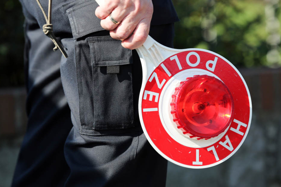 Auf der A4 hielt die Polizei den Fahrer mit seinem Gefährt an. (Symbolbild)