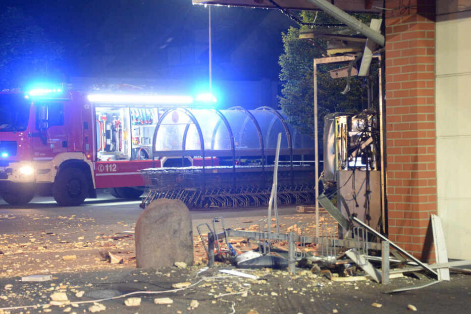 Die Detonation hatte einen lauten Knall mit sich gebracht.