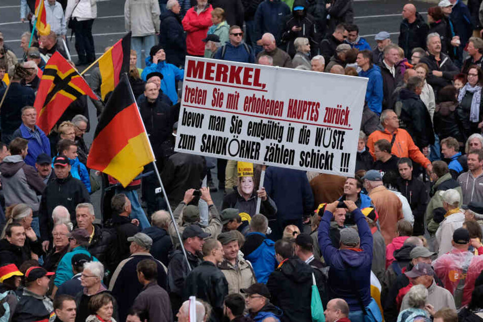 Nach den Pöbeleien der Einheitsfeier hat Dresdens Ruf fast nur im Westen gelitten.