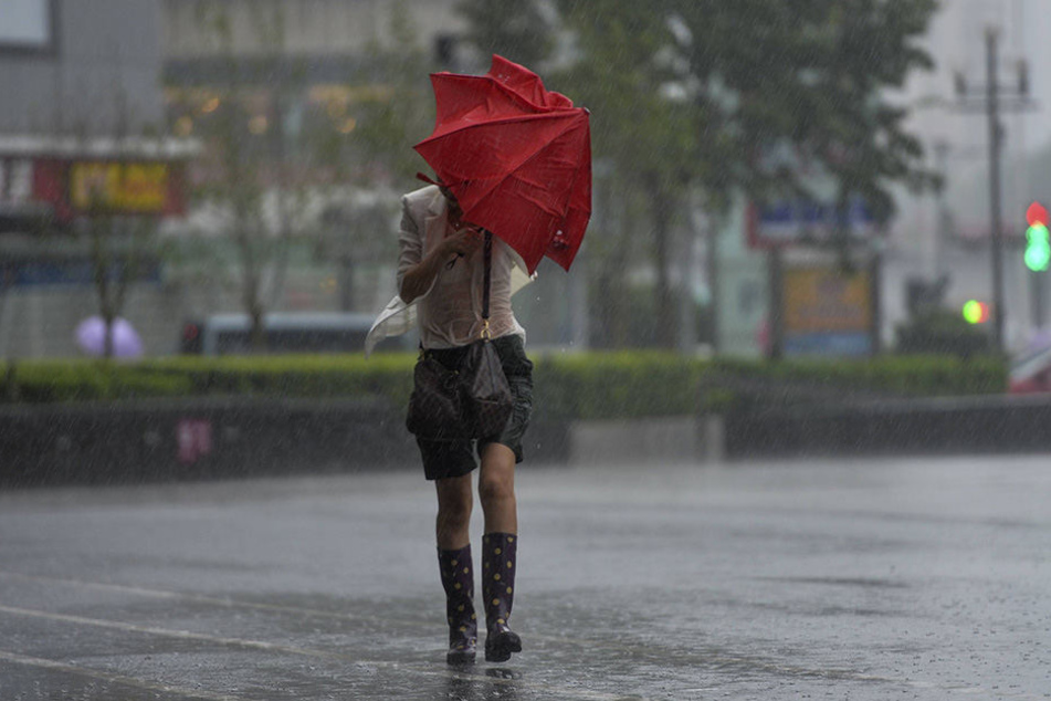Am Wochenende muss man mit Schauern und Gewitter rechnen. Regenschirm nicht vergessen!