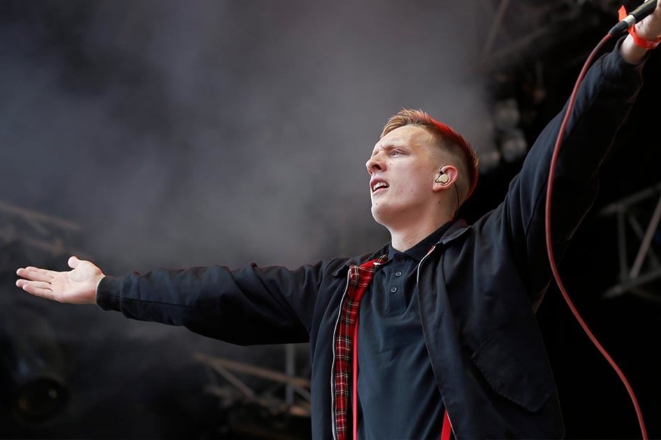 Kraftklub-Sänger Felix Brummer (27) will Angst vor möglichen Terrorattacken keinen Raum geben.