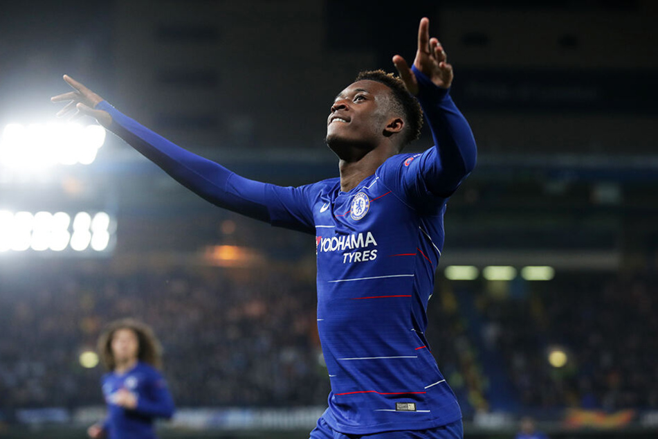 Callum Hudson-Odoi bekommt beim FC Chelsea wenig Spielanteile, weshalb sowohl der FC Bayern München, als auch Borussia Dortmund am 18-Jährigen dran sein sollen.