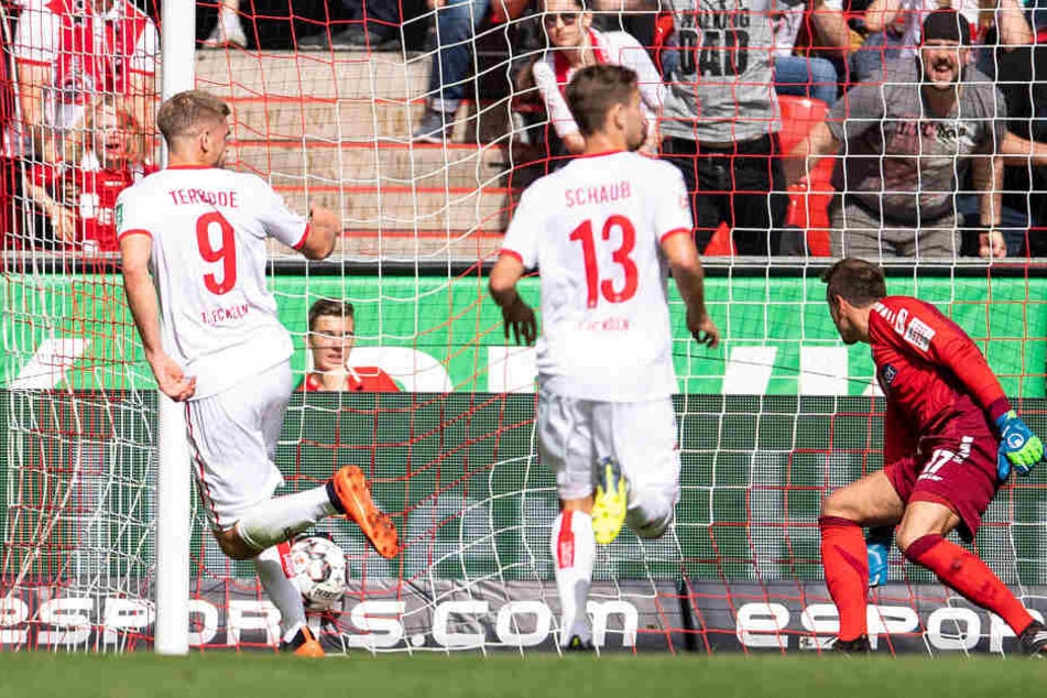 Wer sonst? Simon Terodde (l.) brachte Köln in Führung.