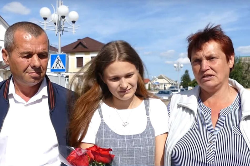 Yulia Gorina (24) mit ihren leiblichen Eltern Viktor and Lyudmila Moiseenko.