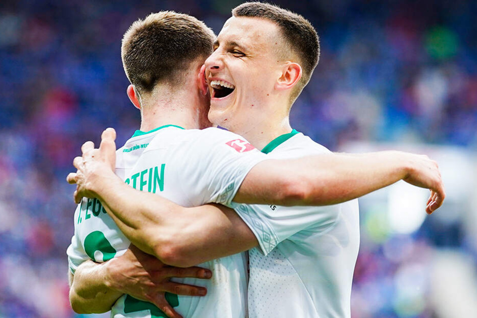Auch dank der Eggestein-Brüder Maximilian (r.) und Torschütze Johannes hat der SV Werder Bremen noch eine Restchance auf die Teilnahme an Europa League.