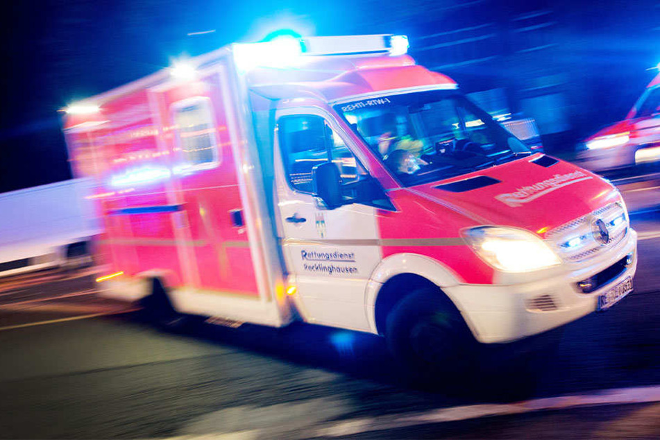 Die fünf Insassen wurden nach dem Crash umgehend in Krankenhäuser gebracht. (Symbolbild)
