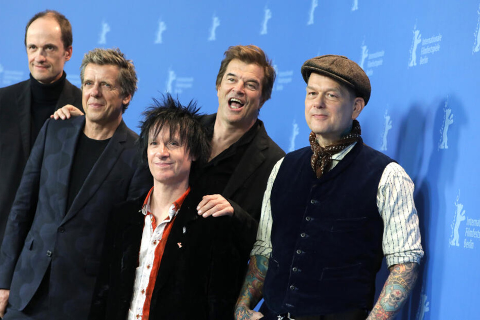 Michael Breitkopf (l-r, Breiti), Andreas Meurer (Andi), Stephen George Ritchie (Vom), Campino, und Andreas von Holst (Kuddel).