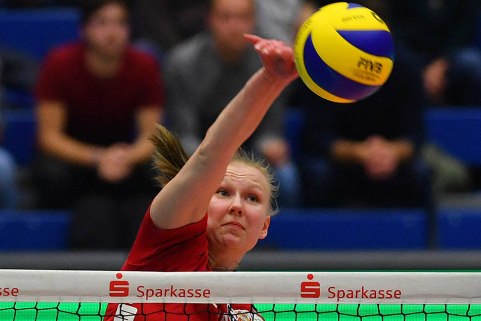 Piia Korhonen gewohnt stark am Netz.