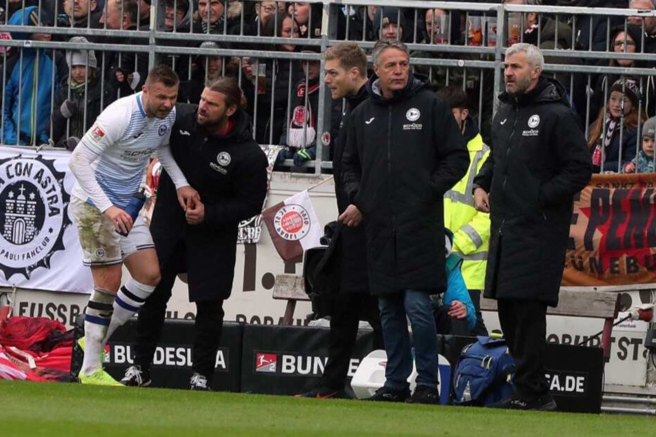 In der zweiten Spielhälfte auf St. Pauli musste Florian Hartherz den Platz verlassen.
