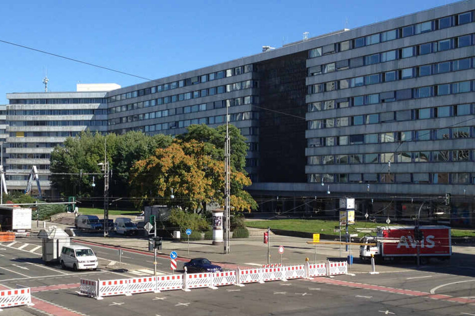 Die Brückenstraße ist für die Aufbauarbeiten schon seit Donnerstagfrüh gesperrt.