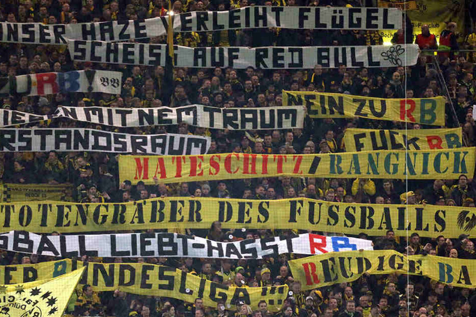 Infolge der ebenfalls zu dieser Partie gezeigten Schmähplakate von der Dortmunder Südtribüne wurde diese zum Heimspiel gegen Wolfsburg gesperrt. Zudem musste der BVB 100.000 Euro Strafe bezahlen.