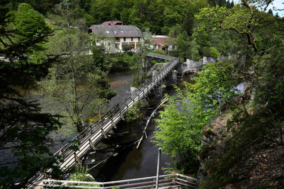 In dieser idyllischen Pension nahe der Ilz wurden die drei Leichen gefunden.