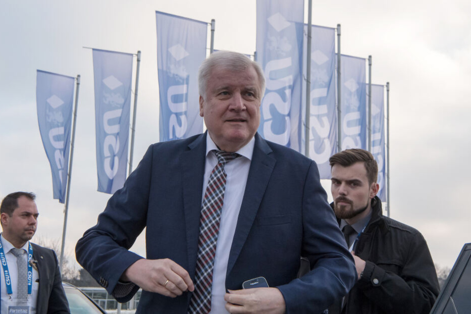 Horst Seehofer (69) hat seinen CSU Rücktritt offiziell gemacht.