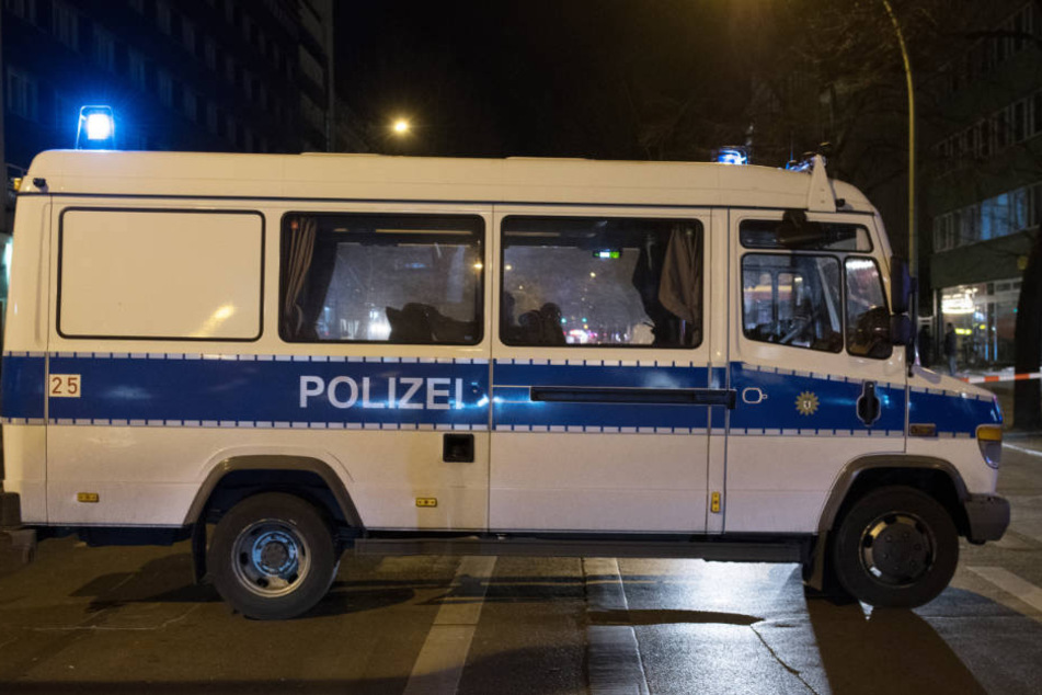 Bei einer wilden Verfolgungsjagd in Berlin-Neukölln wurden mehrere Menschen verletzt. (Symbolbild)