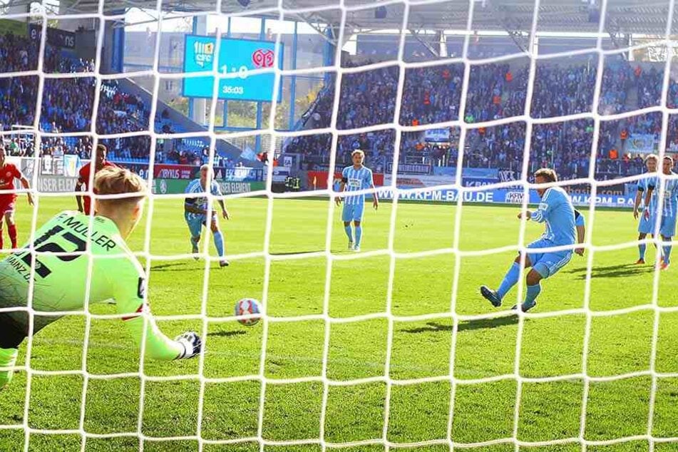 Ein Tor schoss Fink trotzdem gegen Mainz. In der 35. Minute traf er per Elfmeter.