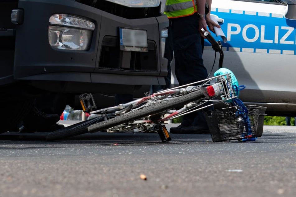 Die Polizei nahm die Ermittlungen zum Verkehrsunfall auf (Symbolbild).