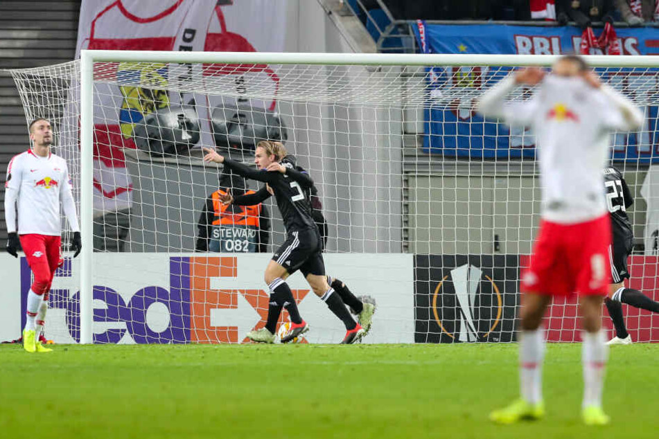Während Rosenborg Trondheim sein Glück nach dem 1:1 in der 86. Minute gar nicht fassen kannte, mussten die Leipziger ein Pfeifkonzert über sich ergehen lassen.