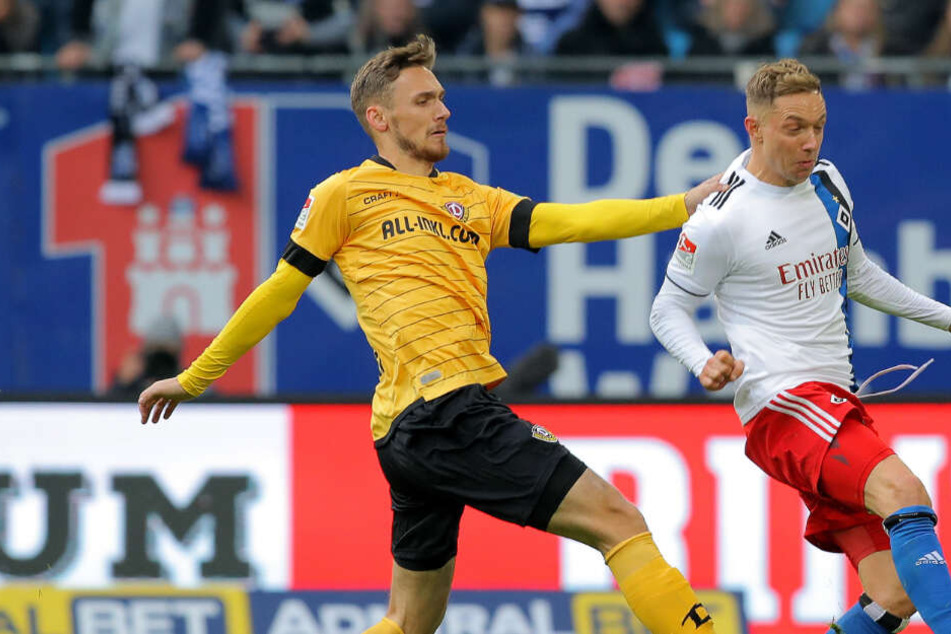 Bei Linus Wahlqvist (l.) sah es dann anders aus. Hier trifft Sonny Kittel zum 1:1, später bereitete er den HSV-Siegtreffer mit vor.
