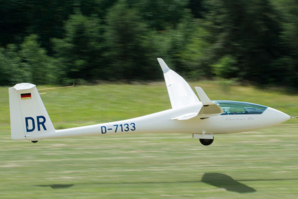 Die erfahrenen Piloten entschieden sich am Ende richtig und brachten den "Vogel" sicher auf die Erde. (Symbolbild)