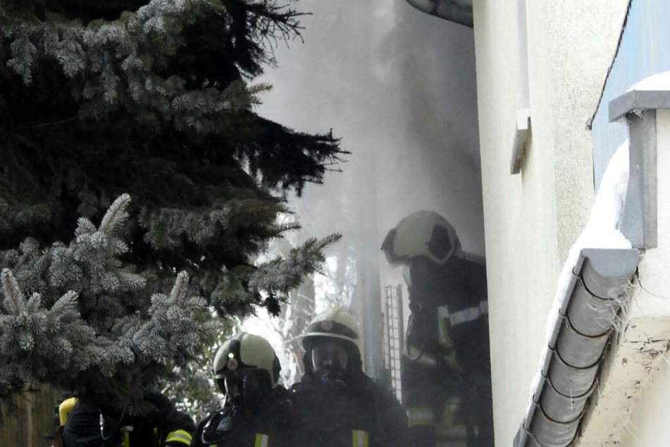 Gut 50 Einsatzkräfte der Feuerwehr waren vor Ort.