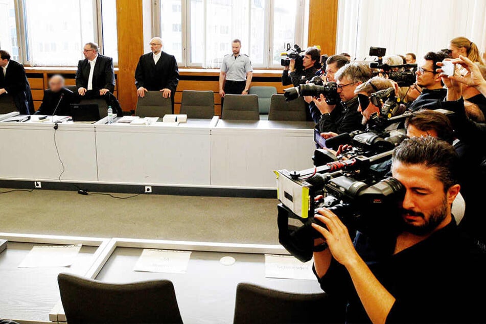 Großer Medienandrang beim Prozessauftakt im Essener Landgericht.