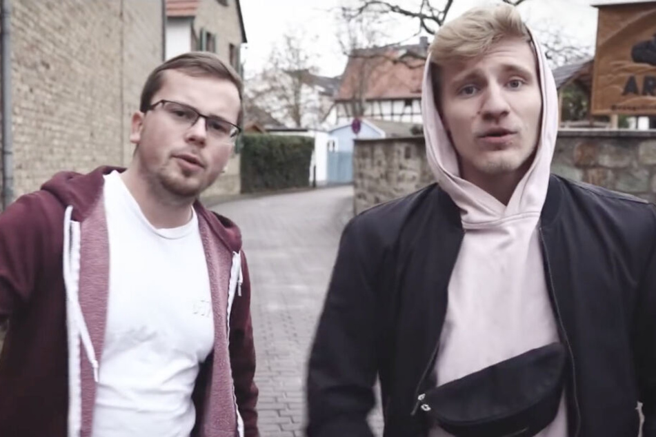 Zusammen mit dem Künstler "JanicVersaci" nahm der 23-Jährige den Song "#wok4hfm" auf.