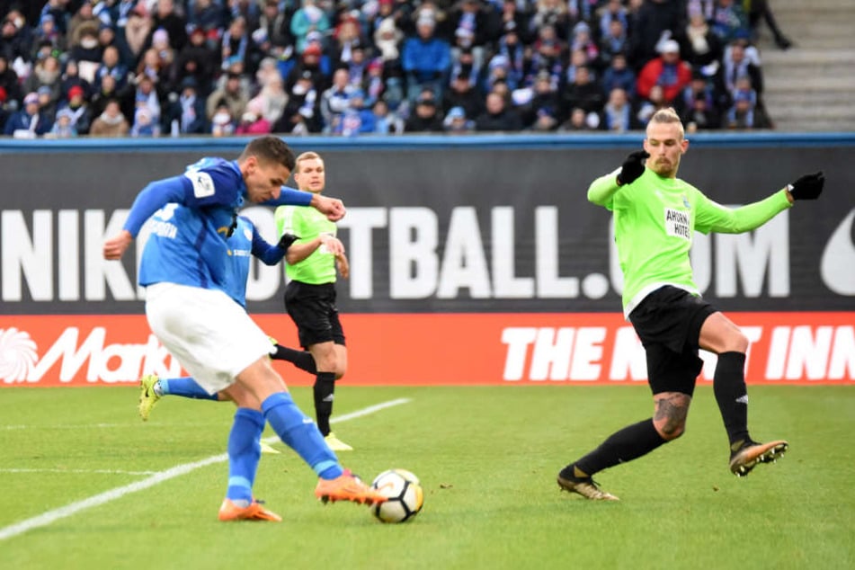 Soufian Benyamina trifft zum 2:0 für Rostock.