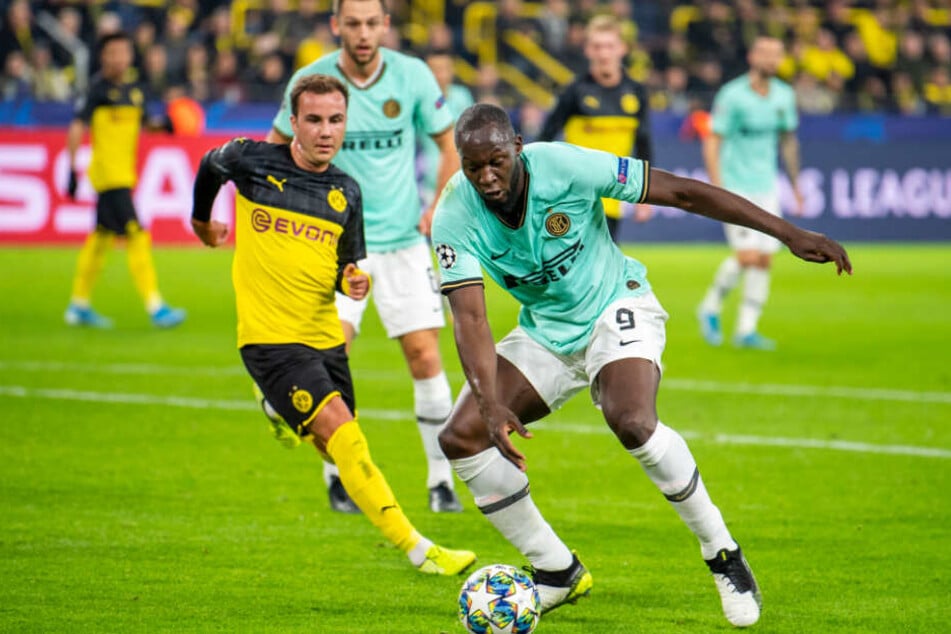 In der UEFA Champions League zuletzt noch Gegner, doch bald schon Team-Kollegen? Mario Götze und Inter-Neuzugang Romelu Lukaku.