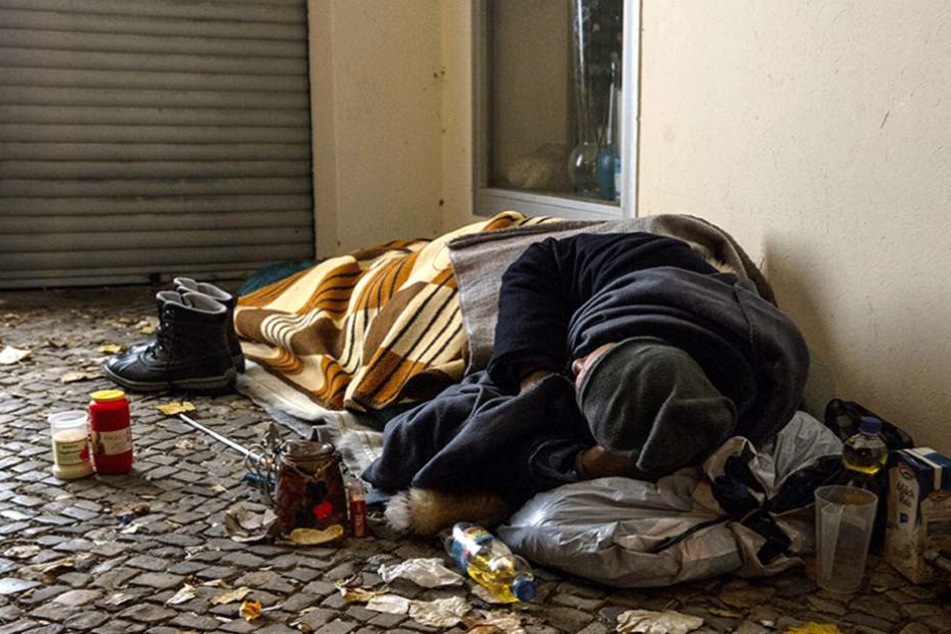 Der Obdachlose wurde von vier Männern zusammengeschlagen und ausgeraubt.