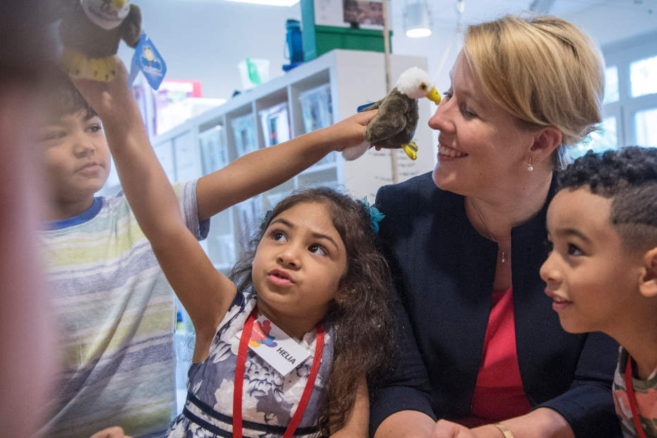 Bundesfamilienministerin Franziska Giffey (SPD) besucht im Rahmen ihrer Sommerreise ein Familienzentrum.