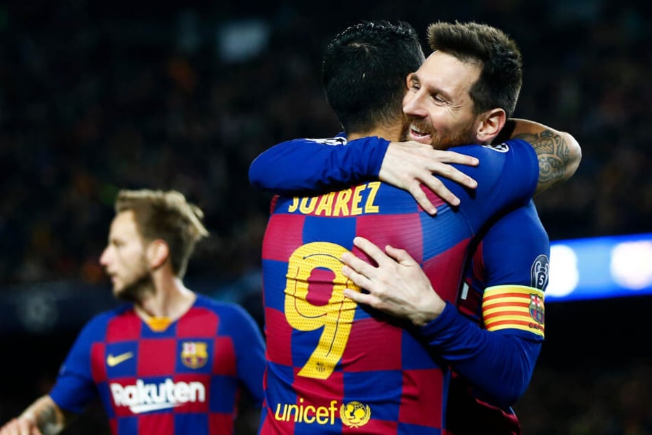 Lionel Messi bedankt sich bei Luis Suarez für die Vorlage zum 2:0.