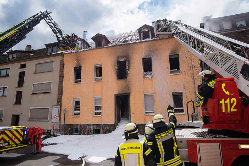 Bei dem Feuer sind mehrere Menschen verletzt worden, drei Bewohner wurden vermisst.
