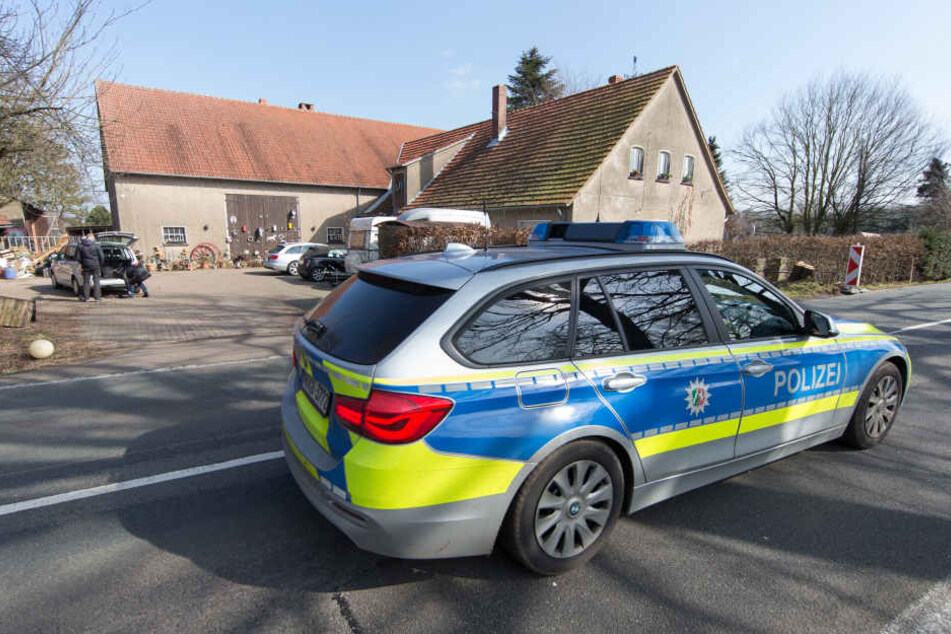 Das Grundstück von Jörg W. in Hille wurde erneut durchsucht.