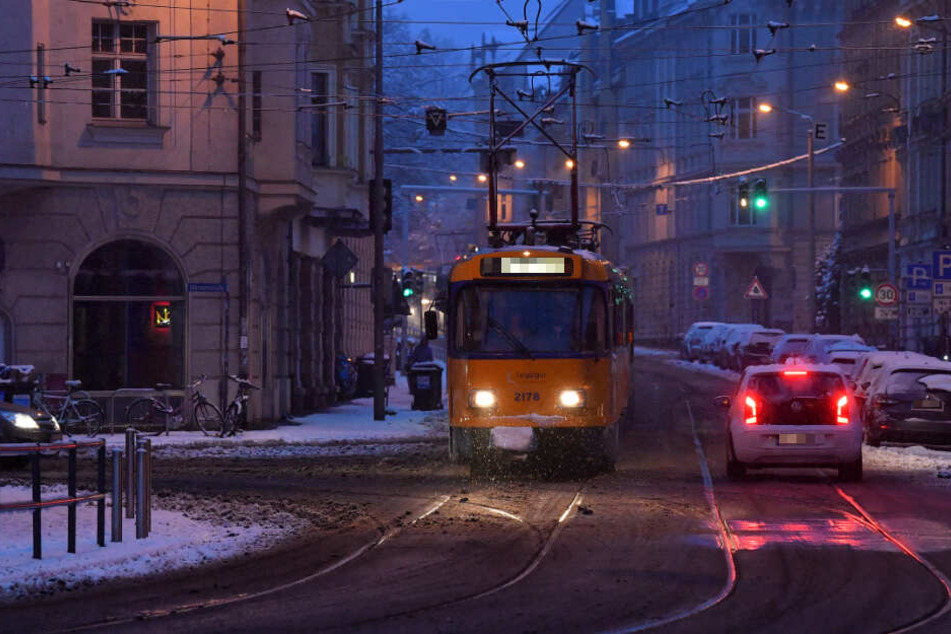 Ein verwirrter Mann hat am Sonntagnachmittag im Leipziger Westen eine Straßenbahn und einen Fahrer angegriffen. (Symbolbild)