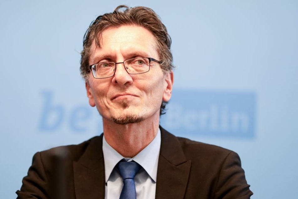 Christian Gaebler (SPD) teilte mit, dass die Ausländerbehörde Kontakt mit dem Bundesinnenministerium aufgenommen hat.