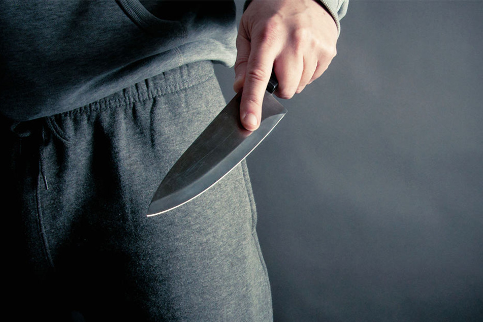 Die Tatwaffe, ein Messer, konnte am Tatort sichergestellt werden. (Symbolbild)